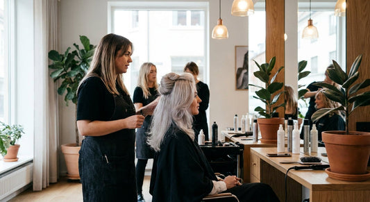 Blond polaire en salon : formulation et fond de teint idéal - coloration capillaire | Coiffissimo