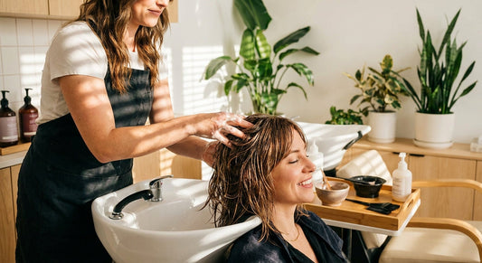 Le coulage : réussir un gloss après un balayage - patine et ton sur ton | Coiffissimo