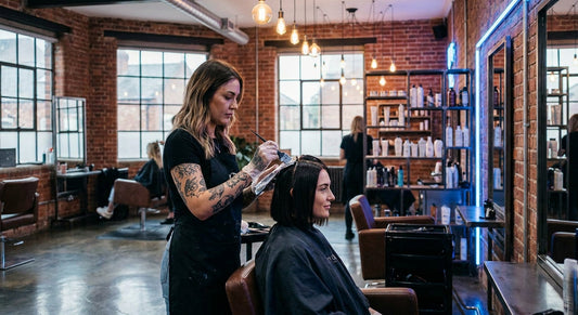 Mèches sur cheveux courts : techniques et protocole de décoloration - decoloration et eclaircissement | Coiffissimo
