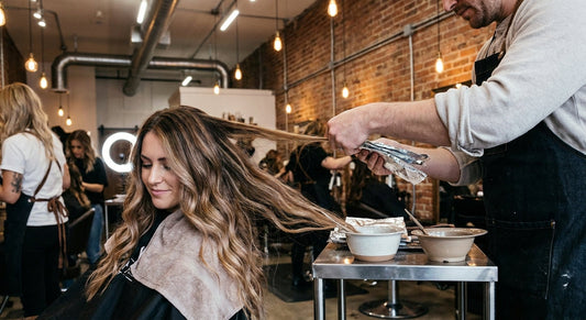 Mocha mousse : comment réussir cette couleur en salon - coloration capillaire | Coiffissimo