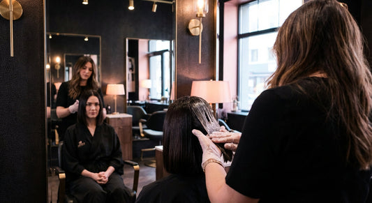 Shampoings violets vs bleus : guide d'utilisation pour les clientes - shampooings et soins capillaires | Coiffissimo